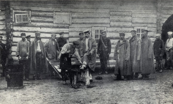 Заковка в кандалы арестантов на Сахалине. Восьмидесятые годы