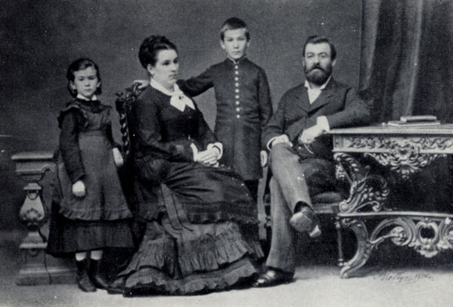 О. Л. Книппер с родителями и братом Константином. 1876
