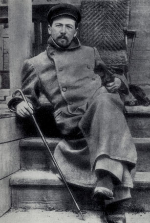 А. П. Чехов в Мелихове с таксой Хиной. 1897