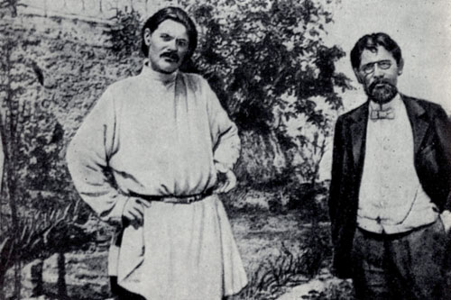 А. М. Горький и А. П. Чехов в саду ялтинского дома. 1900