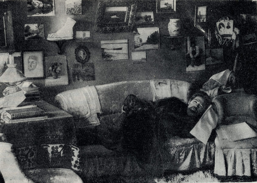 Мелихово. Чехов в комнате сестры по возвращении из клиники. Фотография. 1897