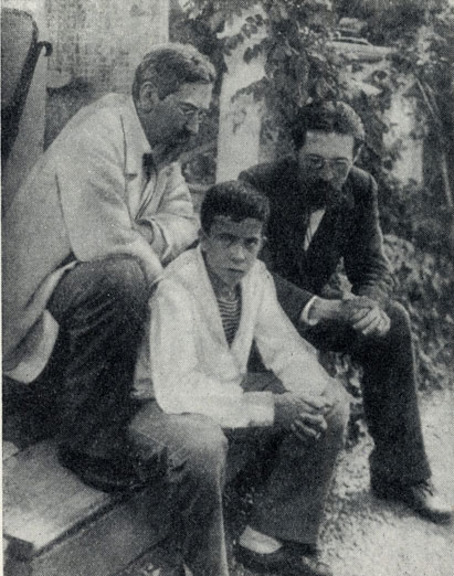Чехов с академиком Н. П. Кондаковым и его сыном в Ялте. Фотография 1899 - 1900