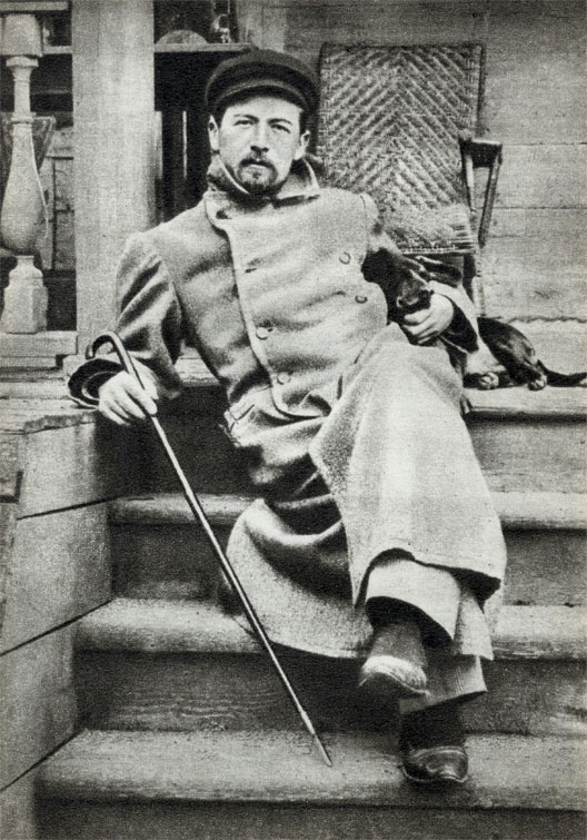 А. П. Чехов на крыльце мелиховского дома. 1897 г.